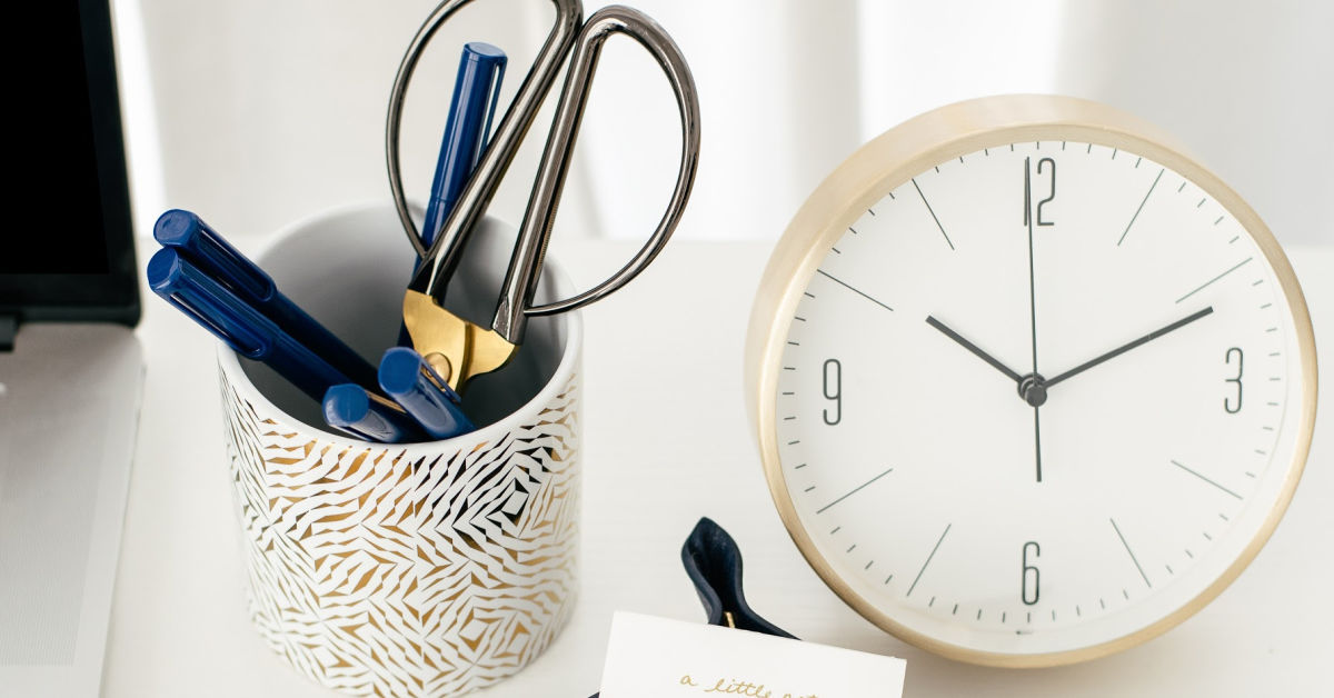 an image of a clock and a pencil holder with pens and pencils for coaches who want legal tips